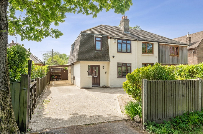 3 bedroom  semi-detached house to rent