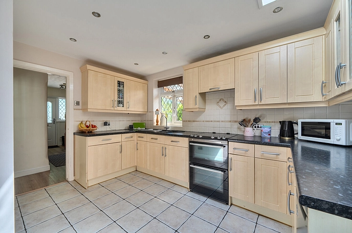 3 bedroom  semi-detached house to rent
