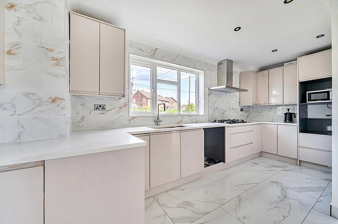 3 bedroom  semi-detached house to rent