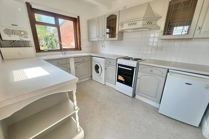 2 bedroom  semi-detached house to rent
