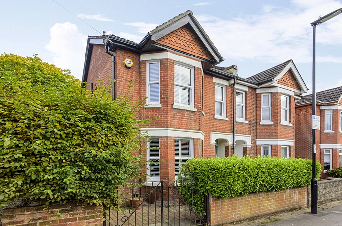 4 bedroom  semi-detached house to rent