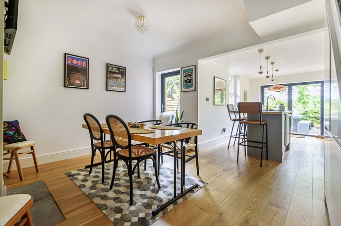 4 bedroom  semi-detached house to rent