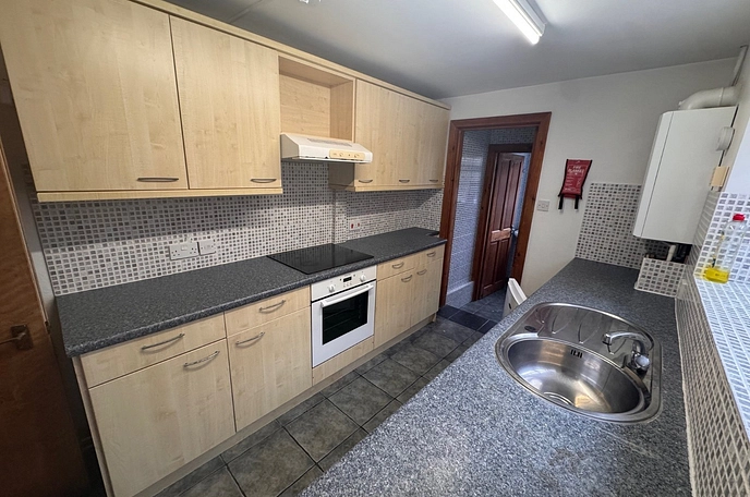4 bedroom  terraced house to rent