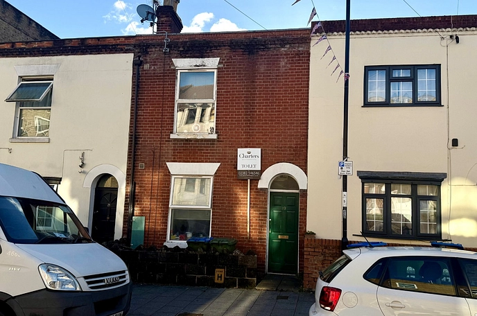 4 bedroom  terraced house to rent
