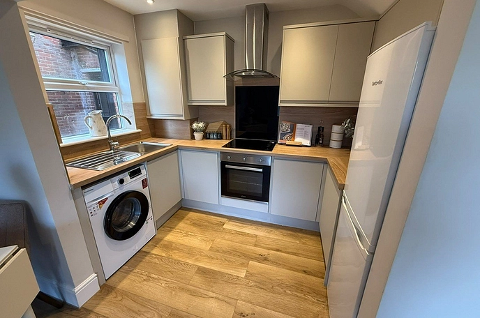 3 bedroom  semi-detached house to rent
