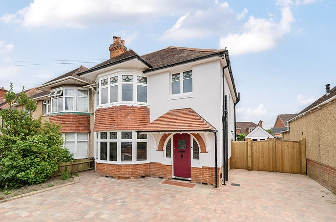 3 bedroom semi-detached house to rent