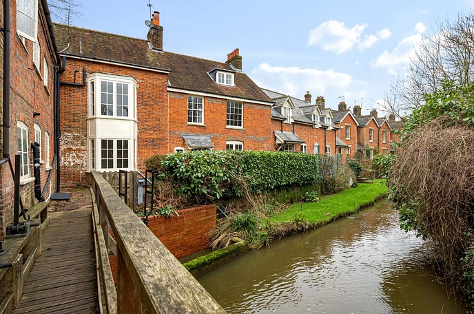 4 bedroom  terraced house to rent