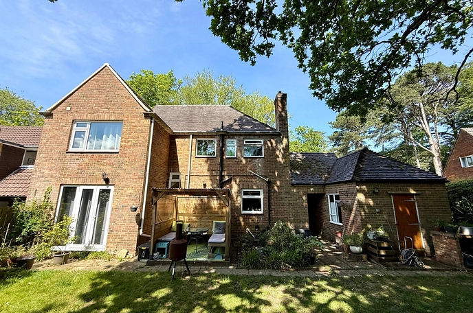 4 bedroom  detached house to rent