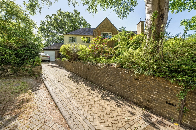 4 bedroom  detached house to rent