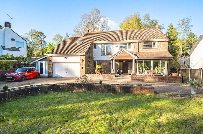5 bedroom detached house to rent