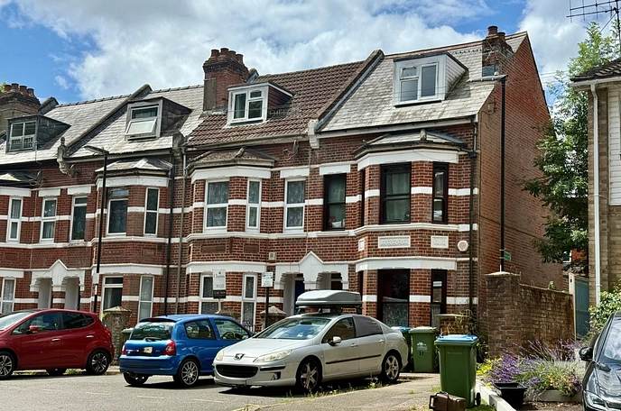 6 bedroom terraced house to rent
