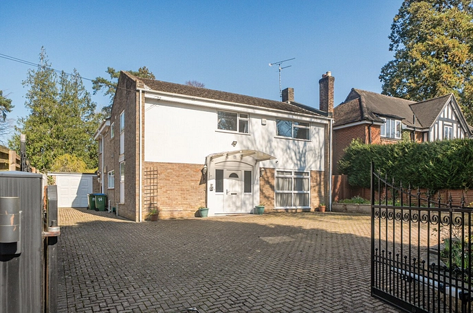 4 bedroom  detached house to rent