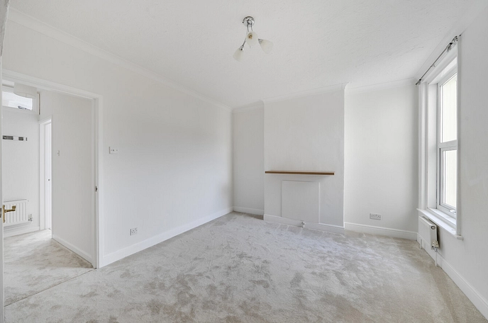 1 bedroom maisonette to rent