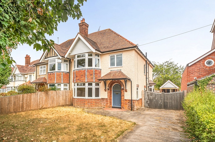 4 bedroom  semi-detached house to rent