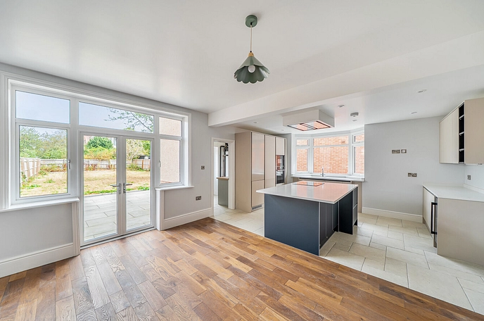 4 bedroom  semi-detached house to rent
