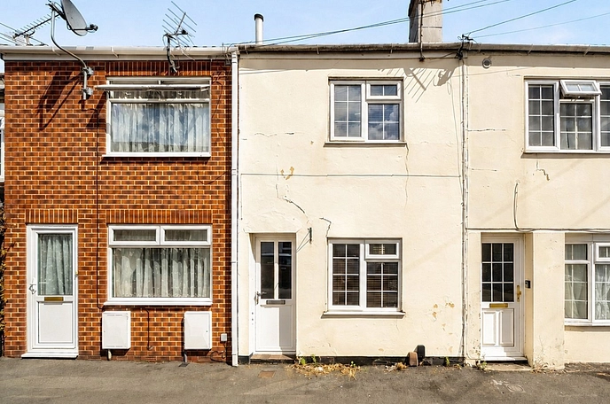 2 bedroom  terraced house for sale