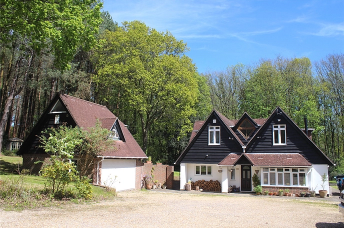 5 bedroom  detached house for sale