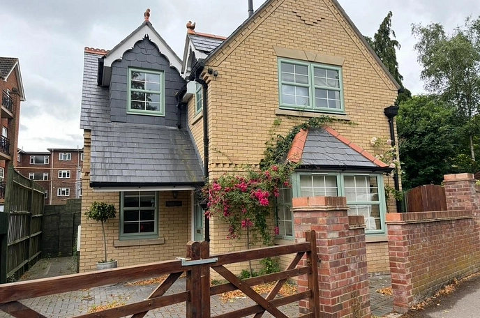 3 bedroom  detached house for sale