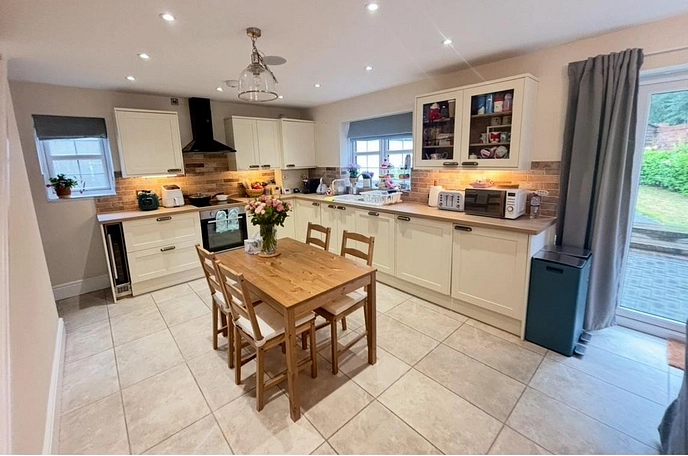 3 bedroom  detached house for sale