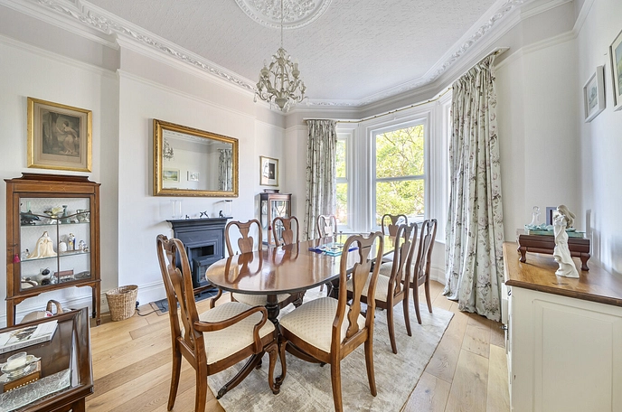 5 bedroom  detached house for sale