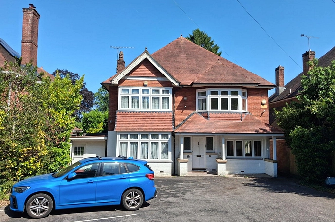 5 bedroom  detached house for sale