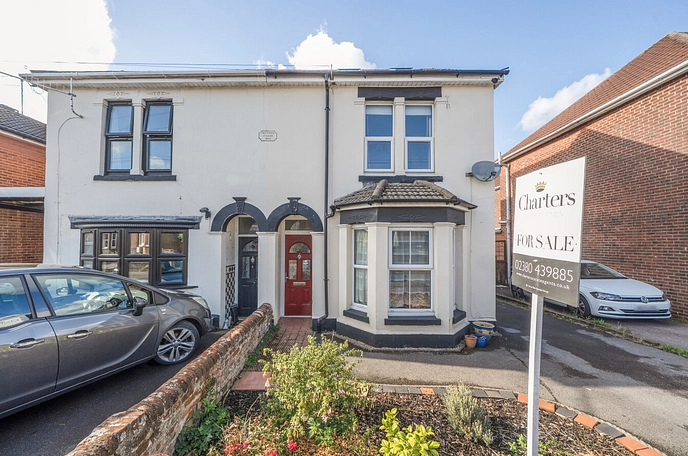 5 bedroom  semi-detached house for sale