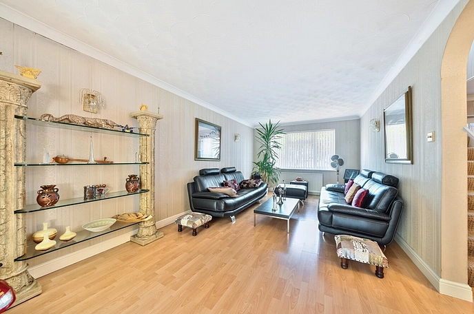 5 bedroom  detached house for sale