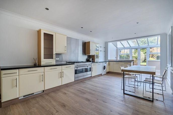 4 bedroom  detached house for sale