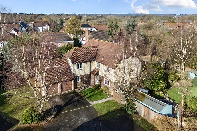 5 bedroom  detached house for sale