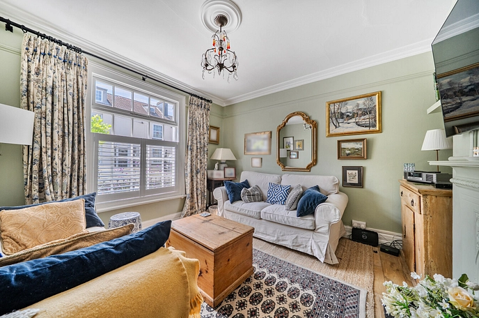 3 bedroom  terraced house for sale