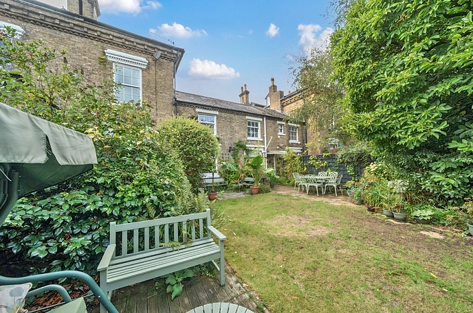 6 bedroom  terraced house for sale