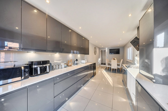 3 bedroom  terraced house for sale
