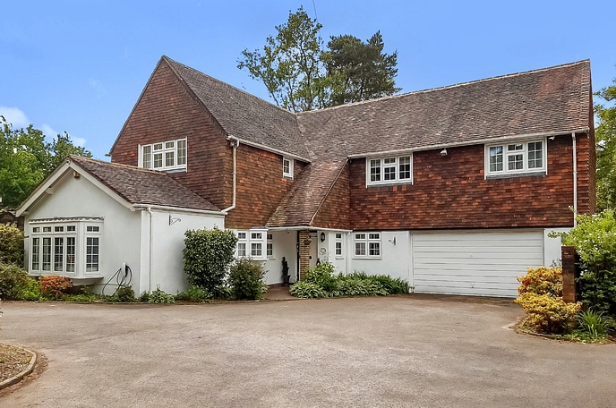 5 bedroom  detached house for sale