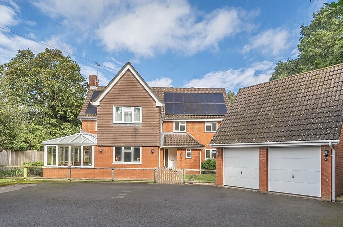 4 bedroom  detached house for sale