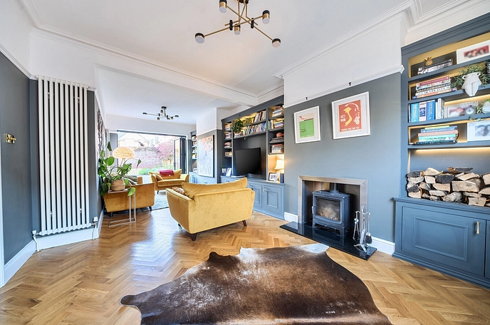 3 bedroom  semi-detached house for sale