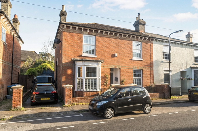 3 bedroom  semi-detached house for sale