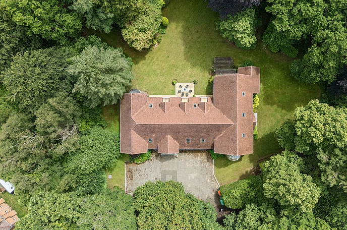 5 bedroom  detached house for sale