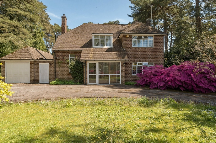 3 bedroom  detached house for sale