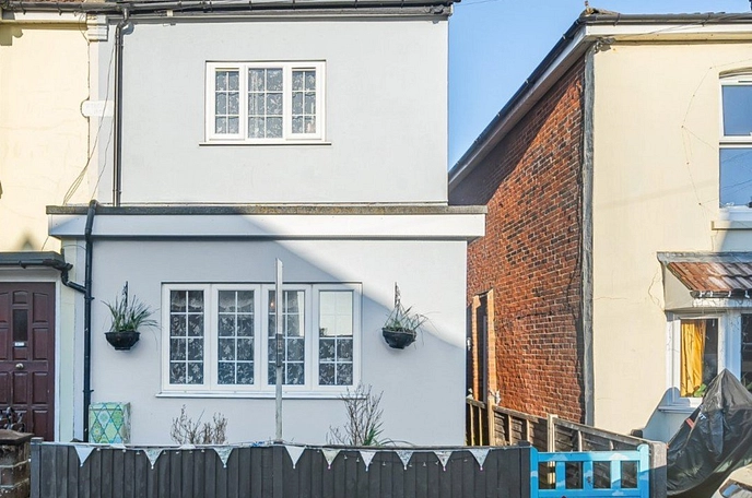 3 bedroom  semi-detached house for sale