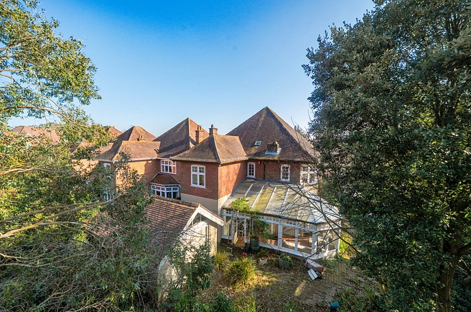 5 bedroom  detached house for sale