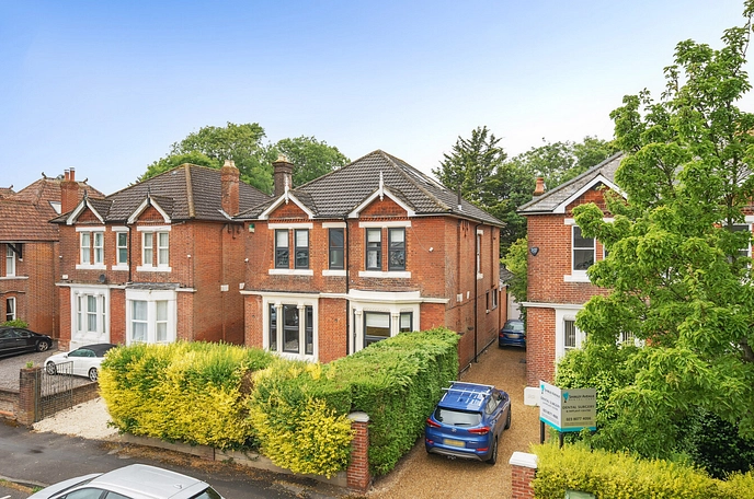 5 bedroom  detached house for sale