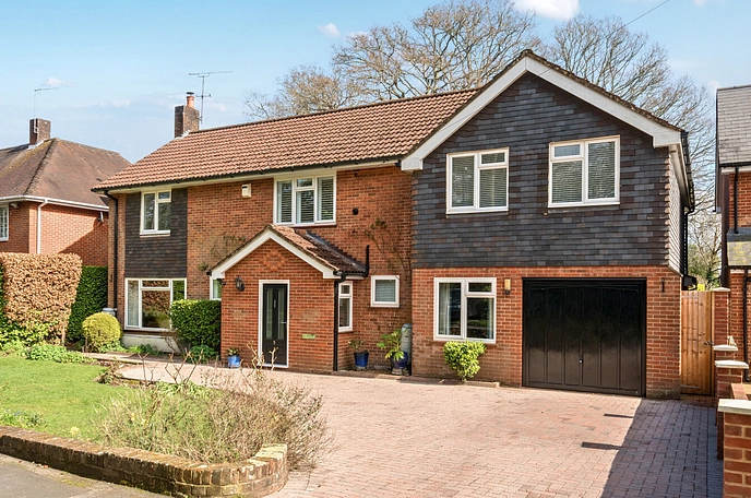 5 bedroom  detached house for sale