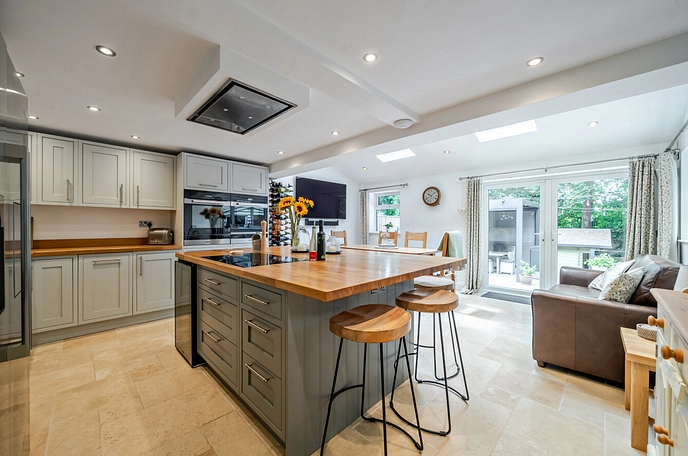 3 bedroom  semi-detached house for sale