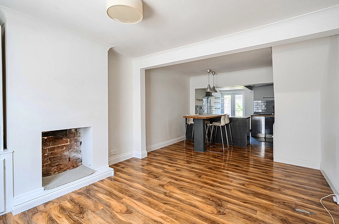 2 bedroom  terraced house for sale