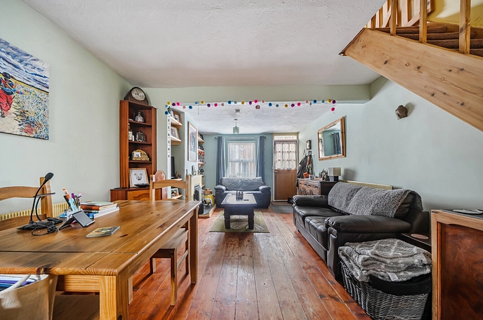 2 bedroom  terraced house for sale