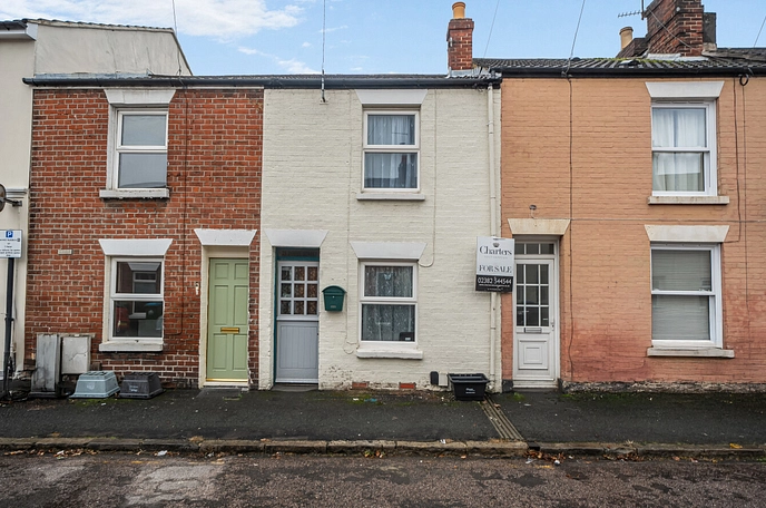 2 bedroom  terraced house for sale