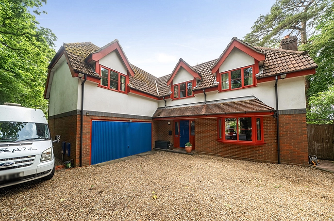 5 bedroom  detached house for sale