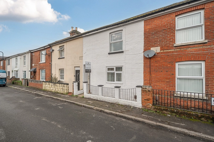 2 bedroom  terraced house for sale