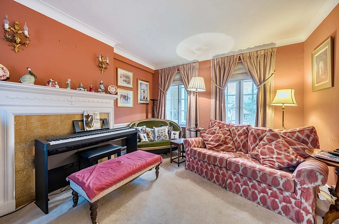 4 bedroom  terraced house for sale