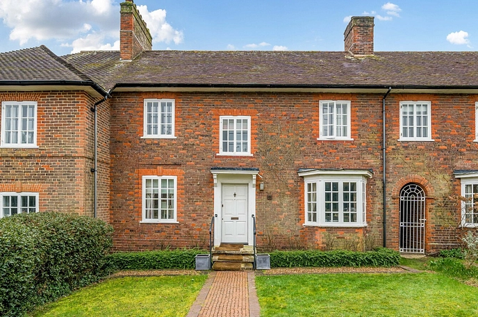 4 bedroom  terraced house for sale